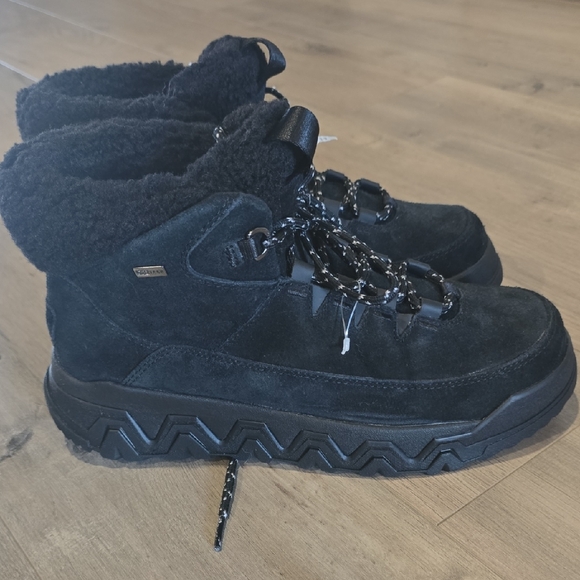 UGG TerraTrail Cozy Lace Up Womens Black Cozy Sneakers Snow...